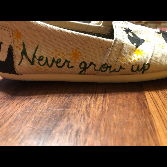Handpainted Peter Pan TOMS - Picture 6 of 10